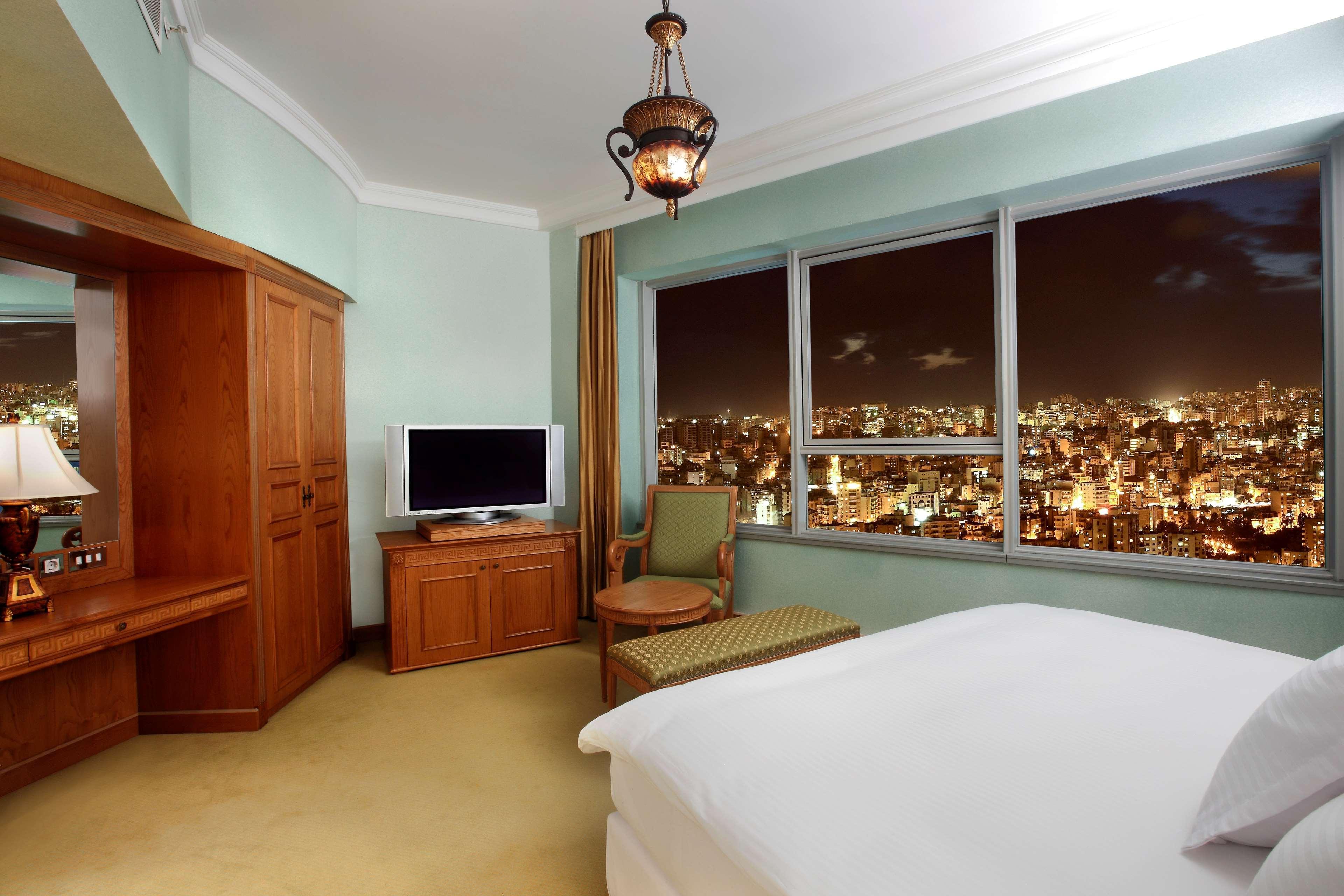 Hotel Al Habtoor Grand Beirut Esterno foto