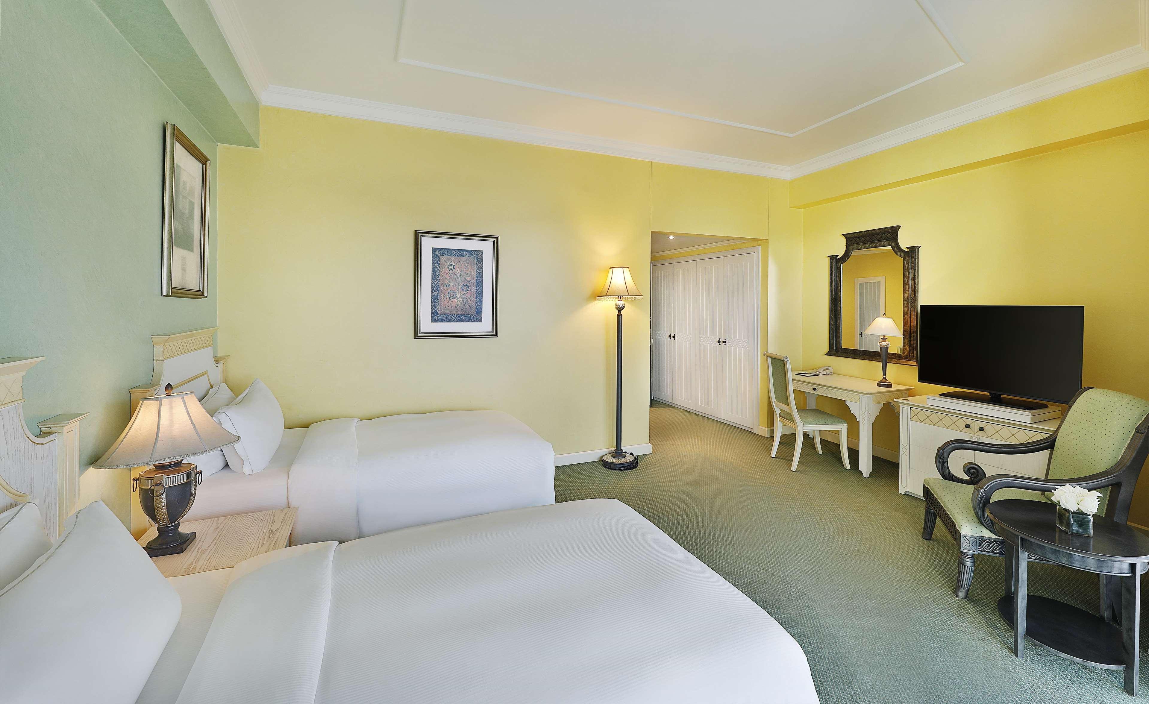 Hotel Al Habtoor Grand Beirut Esterno foto