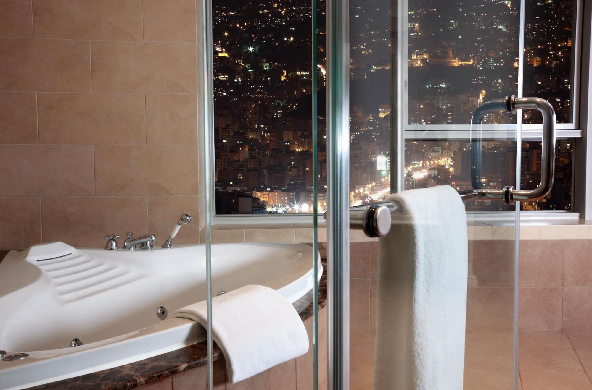 Hotel Al Habtoor Grand Beirut Esterno foto