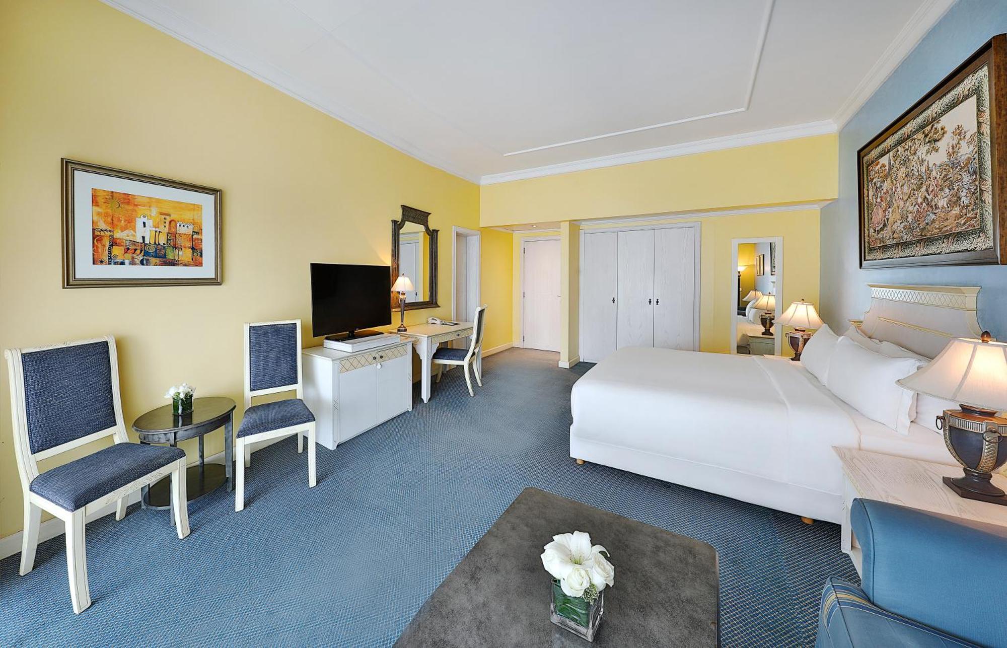 Hotel Al Habtoor Grand Beirut Esterno foto