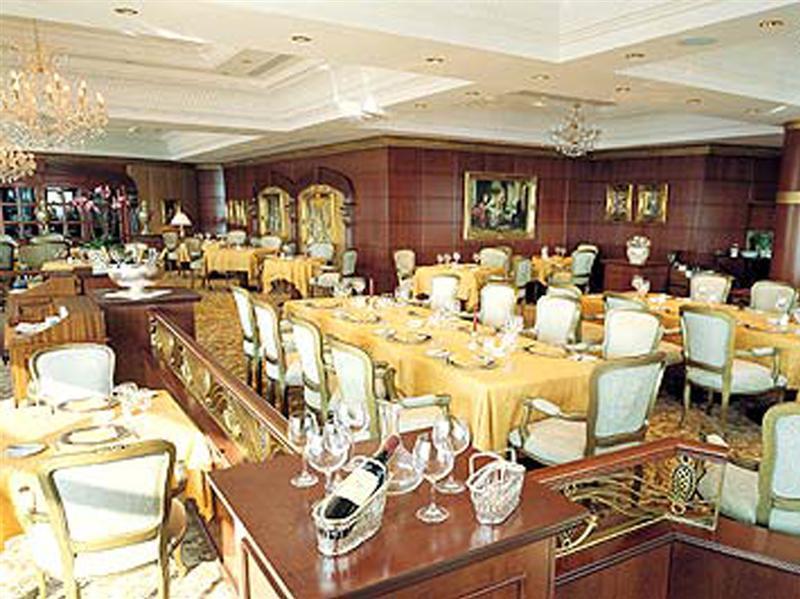 Hotel Al Habtoor Grand Beirut Esterno foto
